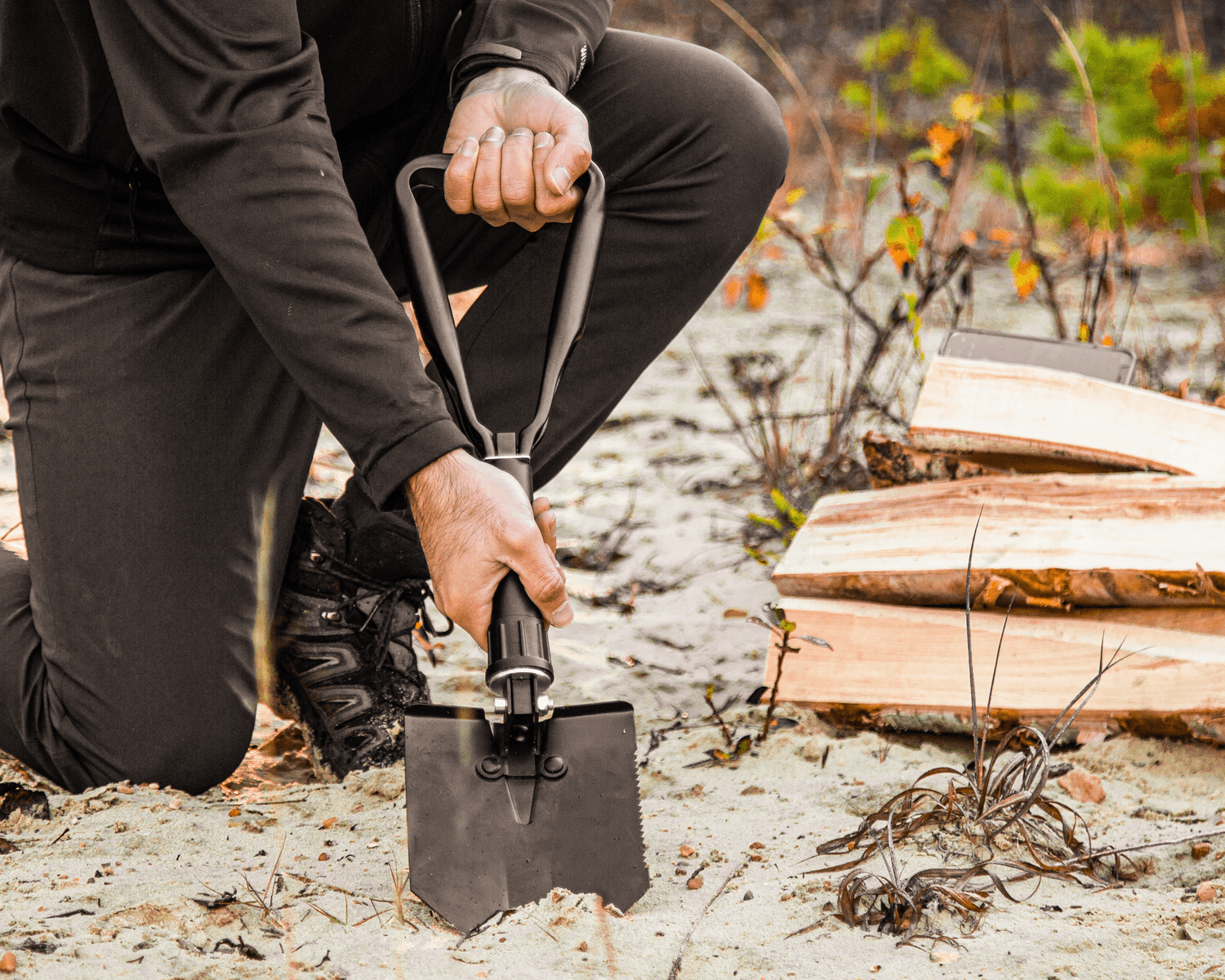 Coghlan's Folding Shovel - Lightweight Collapsible Entrenching Tool for Camping & Survival