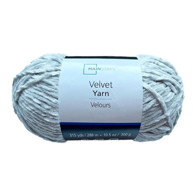 Mainstays Fil Chenille, Gris Brumeux, 100 % Polyester, 10,5 Oz, Vue Centrée à l'Avant de 315 Verges d'Un Écheveau de Chenille Enroulé en Gris Brume Uni Montrant une texture de Poil Côtelé; Volumineux 5 Poids (Worsted/moyen), 315 Verges par Écheveau de 10,5 Oz, Aiguille/crochet Recommandés de 6,5 mm, Convient au Tricot, au Crochet, aux Écharpes, aux Chandails et aux accents avec Pompon Ou Garniture