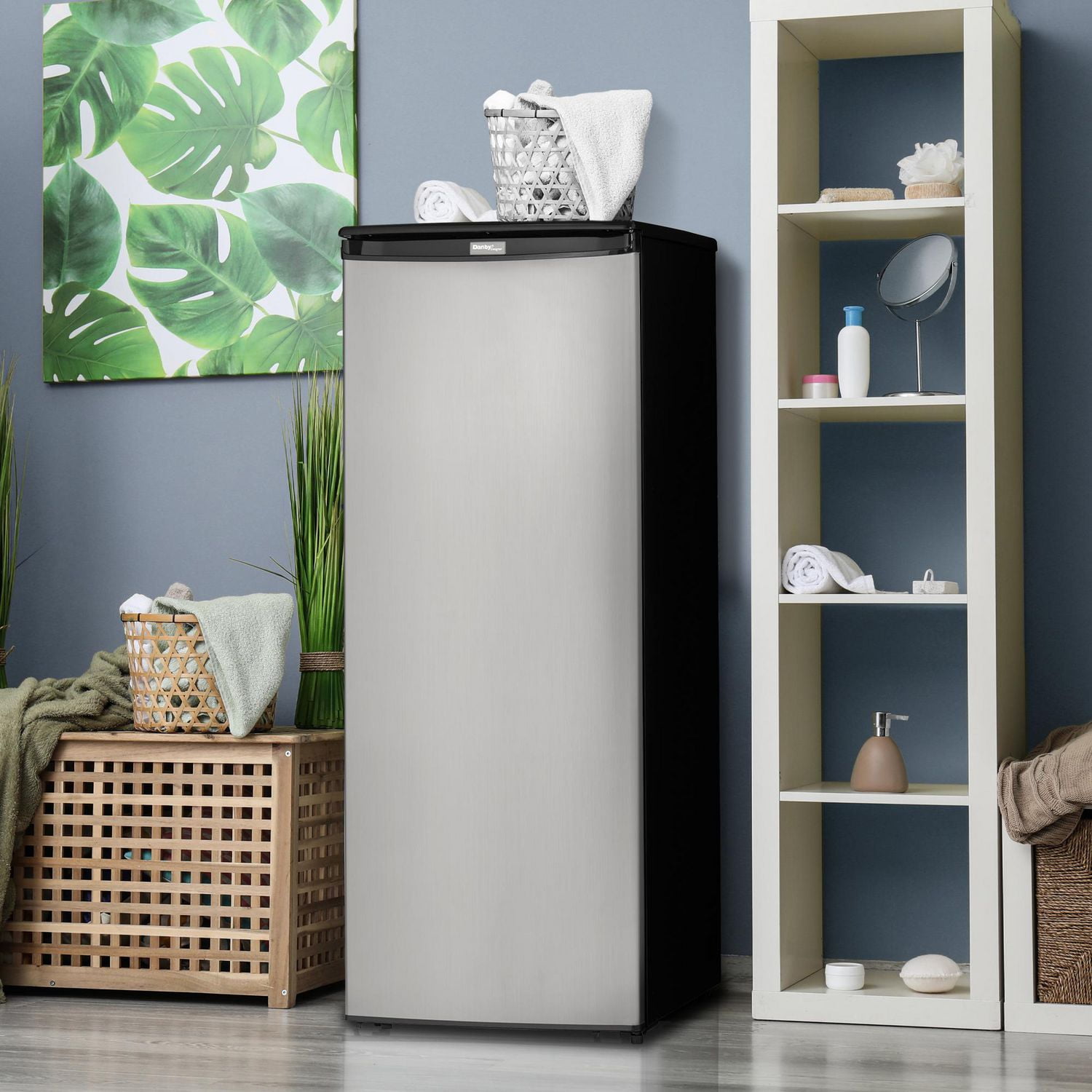 Congélateur vertical de 8,5 pi3 en acier inoxydable Danby Designer DUFM085A4BSLDD