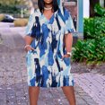 thumbnail image 2 of Pisexur Robes d'Été pour Femmes Mode Imprimé Floral Robe Décontractée Ample Col en V Manches Courtes Robes T-Shirt Fluide Surdimensionnée Robe de Plage avec Poches Grande Taille Mi-Mollet L-5TG, 2 of 5