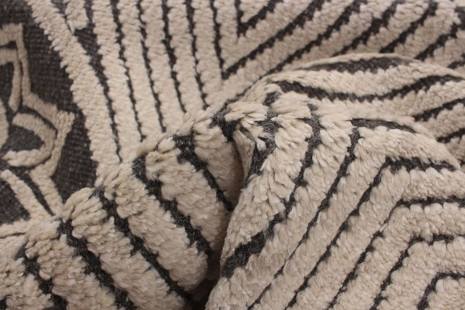 ECARPETGALLERY Tapis Noué à la Main pour Salon, Salle à Manger et Chambre à Coucher Transitionnel Collection La Seda 5'3" x 8'2" en Gris