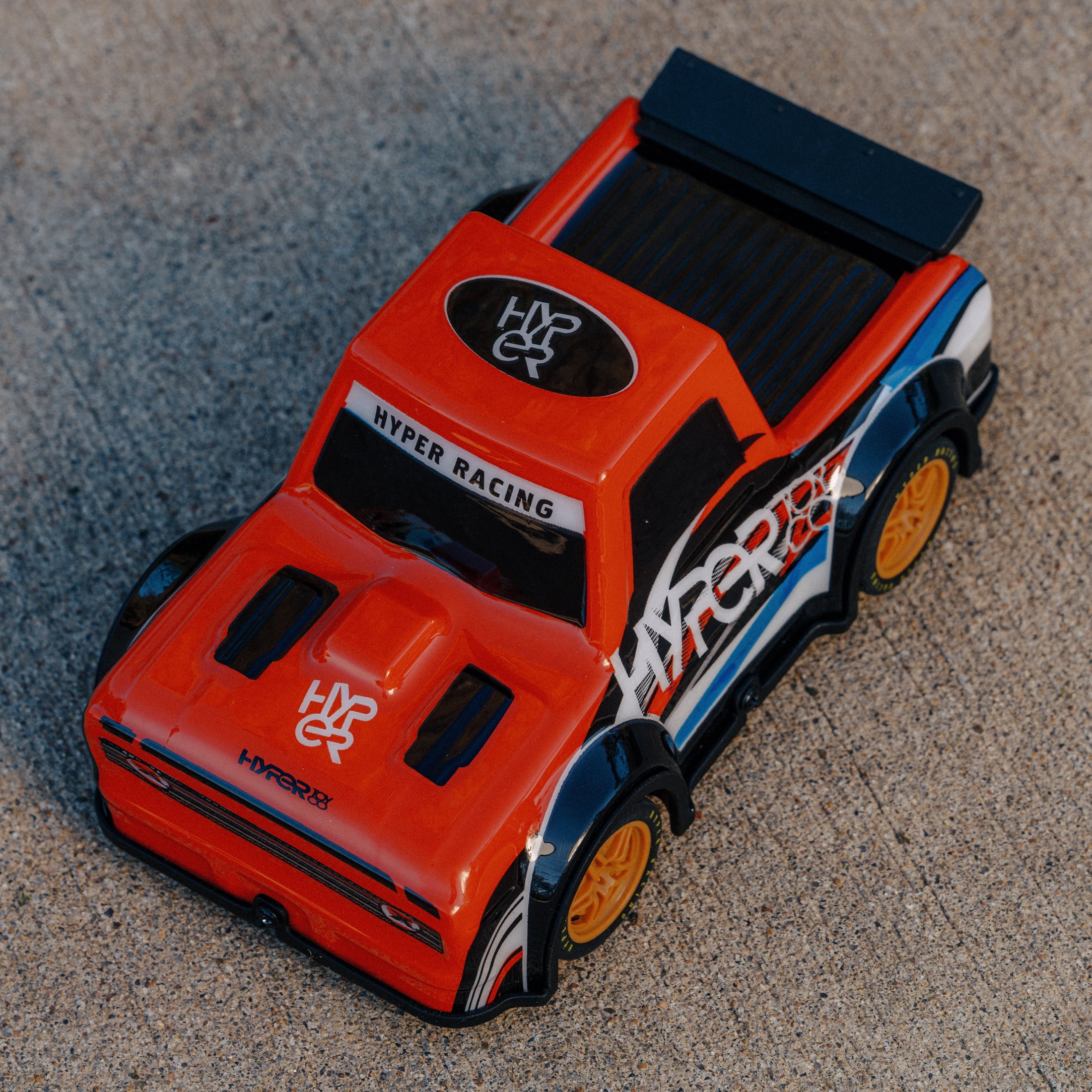 Mini camion de course télécommandé à LED Hyper Toys