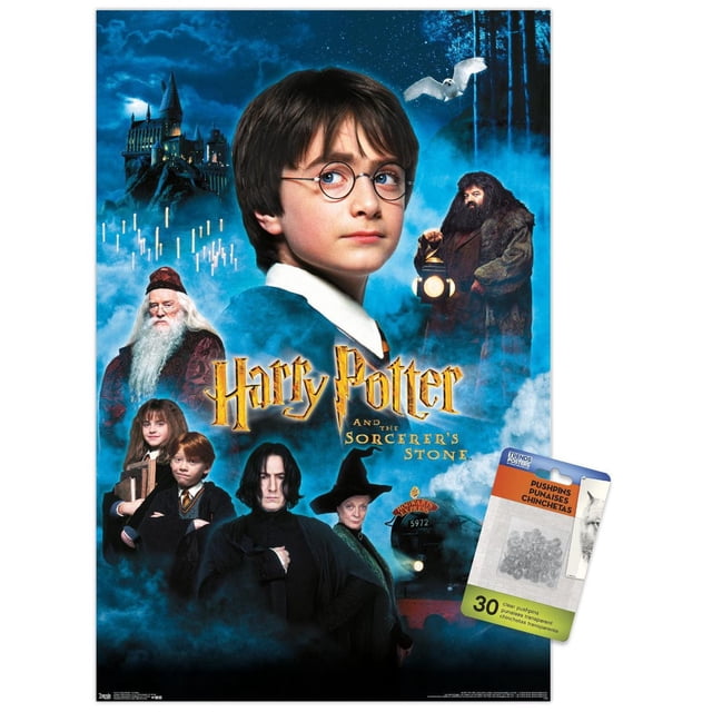 Harry Potter and the Sorcerer's Stone - Candles One Sheet Wall Affiche, 22.375 Pouces x 34 Pouces Mettant en Vedette un collage de Personnages Principaux avec le Château de Poudlard en Arrière-Plan, un Hibou Blanc Volant et le train Express de Poudlard 5972 Émergeant de la Brume, sur un Fond Bleu Brumeux avec des Bougies Flottantes et le Titre en Lettrage Doré, Imprimé sur du Papier Lustré, Adapté pour Encadrer Ou Accrocher dans des Chambres