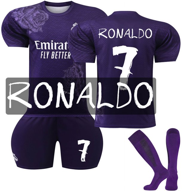 Ensemble de Maillot de Soccer Soccer RONALDO 7# pour Garçons Filles Enfants, Violet, Incluant un Maillot avec accents Floraux, des shorts Assortis et des Chaussettes. le Maillot Présente « RONALDO » et le Numéro 7 au Dos, Fabriqué avec une Technologie Dri-FIT pour un Tissu Évacuant l'Humidité et Respirant, Idéal pour le Soccer et les sports d'Équipe.