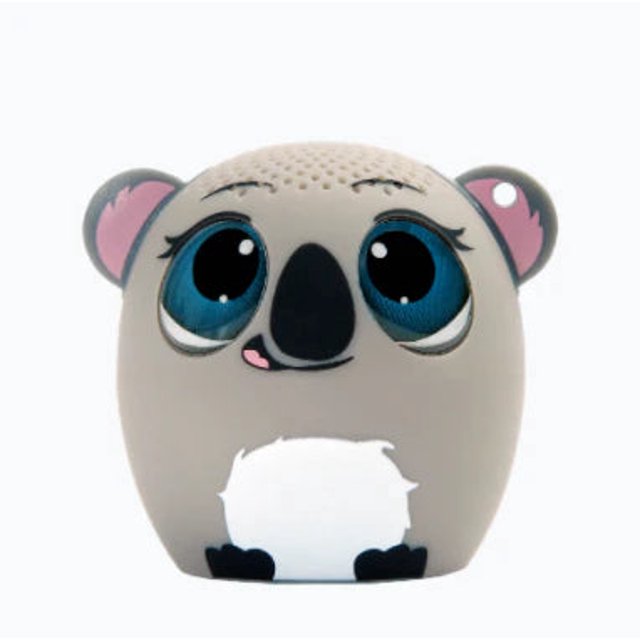 My Audio Pet Mini Haut-Parleur Sans Fil Bluetooth Animal (KOOLala Koala), un Haut-Parleur portable au design compact en Forme de Koala avec de Grands Yeux Bleus, un Corps Gris et des accents d'Oreilles Roses. Offre un Son Riche et Clair avec un Haut-Parleur Audio 3 W et des Basses Robustes. Se Connecte Sans Fil aux Appareils Compatibles Bluetooth et Comprend une Fonction selfie pour l'Activation de la Caméra à Distance. compact et rechargeable avec un Câble USB de 24 Pouces.