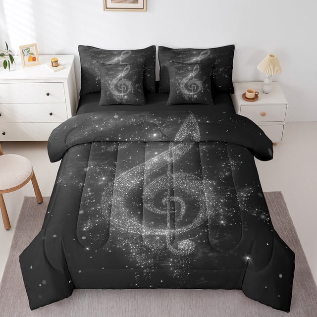 Ensemble de Literie Note de Musique en Sac 7 Pcs, Présentant un Imprimé chic Scintillant Étoilé sur un Thème Musical. Cet Ensemble de Literie Grand Lit Comprend une Couette, un Drap Plat, un Drap-Housse, Deux Taies d'Oreiller et Deux Housses de Coussin Décoratif. la Literie Noire Met en Valeur un design de Clé de Sol Scintillant, Créant une Atmosphère Romantique et Artistique. la Couette Présente des Surpiqûres en Forme de U pour un Style Sophistiqué et un Rembourrage stable, pendant Que le Drap-Housse a des Poches Élastiques Profondes pour Matelas jusqu'à 16 Pouces. Exposé dans un Cadre de Chambre Moderne avec des Meubles Blancs et un Éclairage Doux