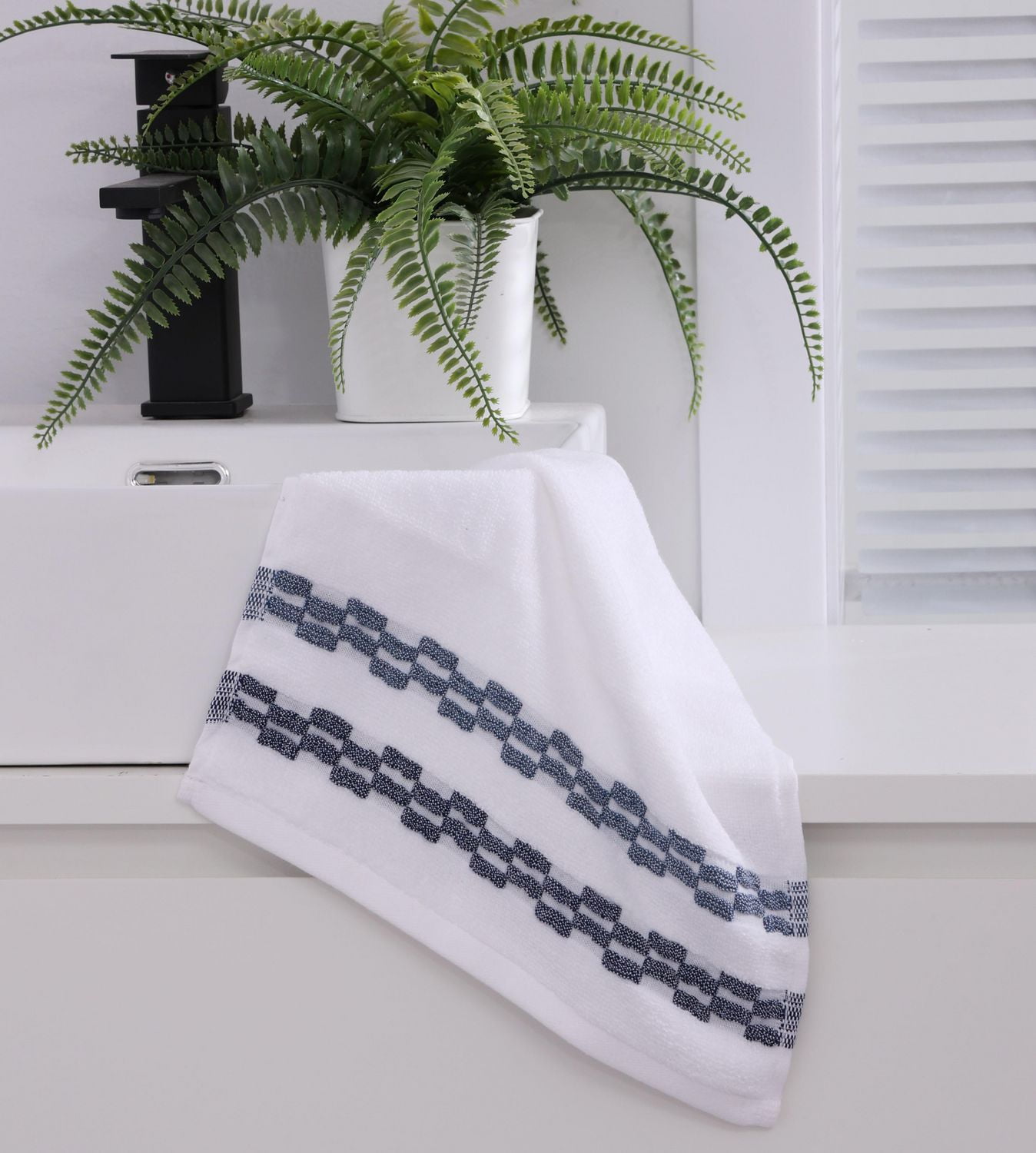 Ensemble de serviettes de luxe Chaps – paquet de 4, bleu marine, 12 po x 12 po