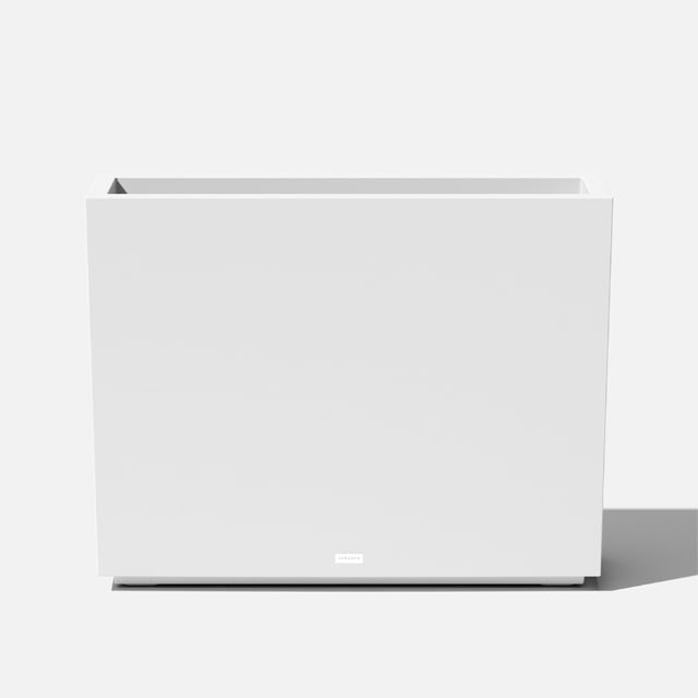 Veradek Block Series Jardinière en Plastique Blanche de Taille Moyenne, Présentant un design Rectangulaire Haut et Élégant avec une Esthétique Modulaire Moderne. Fabriquée en Plastique Polypropylène durable et Résistant à la Décoloration, Cette Jardinière Comprend un Seau d'Insertion Amovible pour une Plantation Facile et des Trous de drainage Pré-Percés. Sa construction à Double Paroi Assure une Résistance aux Impacts et aux Fissures, Convient aux Températures Extrêmes Allant de -20 à +120 Degrés Celsius. Idéale comme accent de patio, Déco d'Entrée avant Ou comme Séparateur d'Intimité dans les Espaces Extérieurs