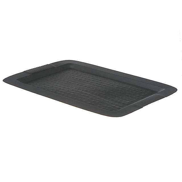 Plateau Rectangulaire Martelé 17 Pouces x 12 Pouces Plateau de Service en Métal Noir Mat avec surface Martelée Texturée et Poignées Intégrées, Convient pour Servir des hors-D'œuvre Ou des Boissons, Montré sous un Léger angle sur Fond Blanc.