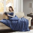 thumbnail image 3 of Couverture 18lb lestée de luxe matelasse Beautyrest, 3 of 6