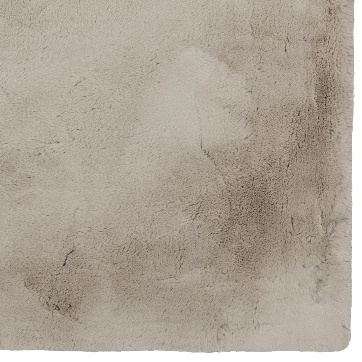 Tapis Maven Faux Lapin gris pâle de 8 pi x 10 pi