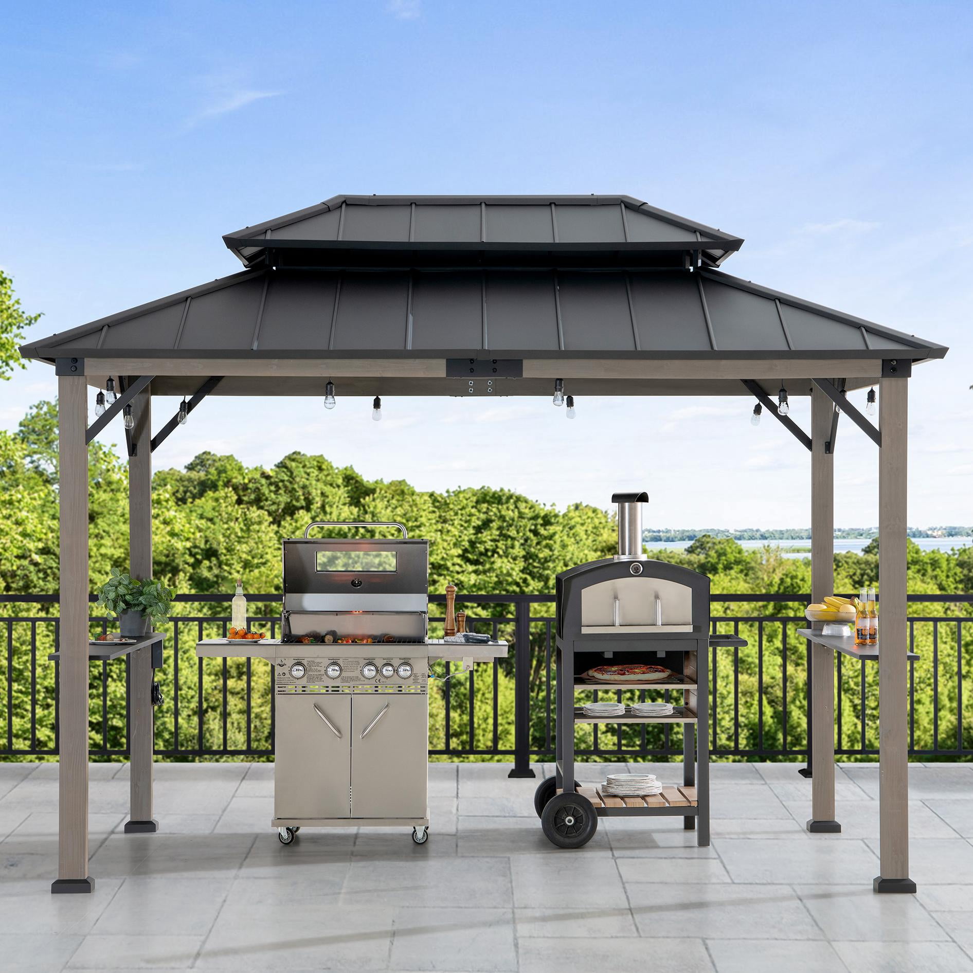 Sunjoy Tonnelle Gazebo en Bois avec Barbecue Intégré, 2.4 x 3.7 m, toit Rigide en Acier, pour des Grillades toute L'année
