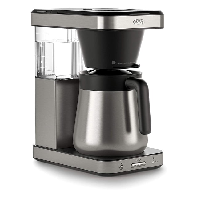 OXO Brew Cafetière en Acier Inoxydable pour une Tasse Ou 8 Tasses avec Carafe Isolée. Dotée d'Un design Élégant en Acier Inoxydable Argenté avec une Carafe à Double Paroi Isolée sous Vide et une valve Anti-Goutte. Comprend une Pomme de Douche Rainmaker pour une distribution Uniforme de l'Eau et un Interrupteur pour Infuser une Tasse Simple Ou jusqu'à 8 Tasses. Certifiée par l'Association des Cafés de Spécialité pour une Température de l'Eau Précise et des cycles d'Infusion. Conception Compacte Adaptée aux Comptoirs de Cuisine, Mesurant 13,5 x 7 x 10,5 Pouces