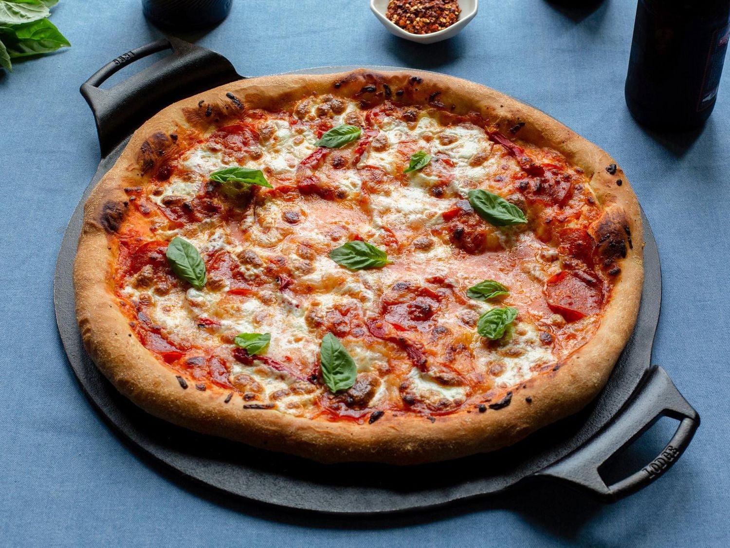 Lodge Pan à pizza en fonte assaisonnée de 15 po