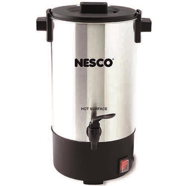 Métal Vaisselle en - Nesco CU-25 Urne à Café en Acier Inoxydable de 950 watts avec une Capacité de 4,5 L, Pouvant Infuser jusqu'à 25 Tasses de Café. Comprend un Corps en Acier Inoxydable Mat, des Poignées au Toucher Froid, un Couvercle à Verrouillage par Torsion et un Distributeur à Versement Continu. l'Urne Comprend des Repères de Niveau d'Eau pour un Remplissage Facile et une base Noire Robuste avec un Interrupteur d'Alimentation. Idéale pour Servir des Boissons Lors de Rassemblements Ou d'Événements.