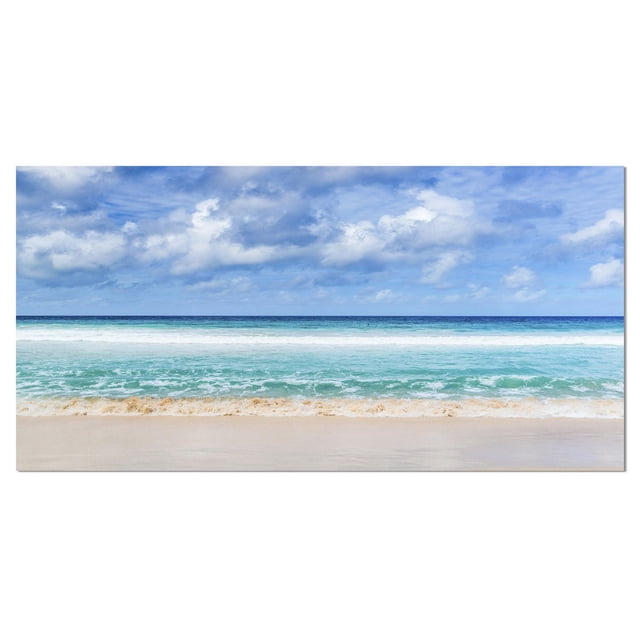 Designart Art Mural sur Toile de Plage Tranquille sous des Nuages Blancs Montrant une Impression sur Toile de Coton Enveloppée de Galerie d'Une Plage Calme avec du Sable Blanc, des Vagues de Mer turquoise et un Ciel Bleu Partiellement Nuageux, Idéal pour la Déco Nautique et l'Art Mural Côtier, Arrivant Prêt à Accrocher.