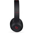 thumbnail image 2 of Casque d'Écoute Circum-Auriculaire Sans Fil à Réduction de Bruit Restored Beats Studio3 - Puce W1, Bluetooth Classe 1, 22 Heures d'Écoute, Microphone Intégré - (Defiant Black-Red), 2 of 10