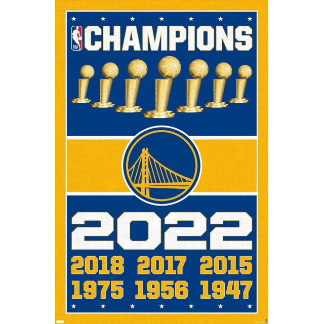 Affiche Murale NBA Golden State Warriors - Champions 22 avec Sept Trophées de Championnat NBA Dorés au-Dessus du logo Golden State Warriors bridge sur un Fond Bleu et Or, Présentant les Années de Championnat 2022, 2018, 2017, 2015, 1975, 1956 et 1947 en Texte Blanc Audacieux et Or, Idéale pour la Déco de Chambre de fan de sports.