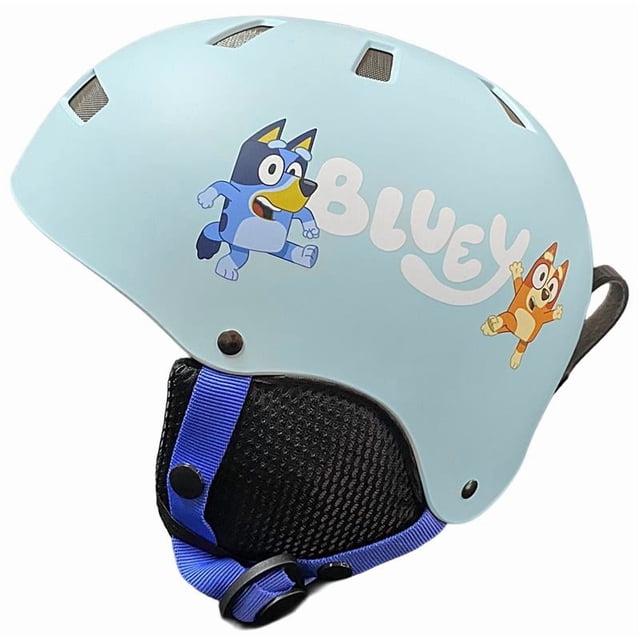 Bluey Casque de Neige 3+ en Bleu avec Personnages de Dessins Animés Bluey sur le Côté, Doté d'Une Coque Rigide en Thermoplastique durable, d'Une Doublure en Mousse Absorbant les Chocs, d'Évents Respirants avec Écrans Métalliques, de Sangles de Menton Bleues Ajustables, de Couvre-Oreilles Rembourrés Noirs et d'Un clip Arrière pour Fixer des Lunettes de Neige, Conçu pour les Enfants avec des Tailles de Tête 48-54 cm, Convient aux Activités Extérieures d'Hiver comme le Ski et la Luge.