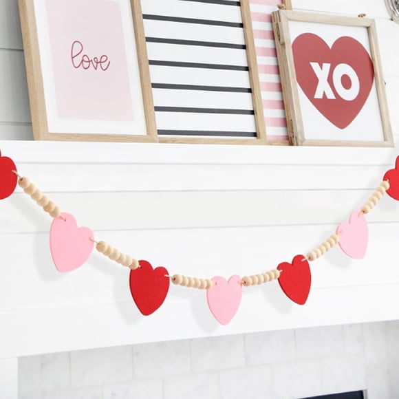 Décor de la Saint-Valentin Cœur en Feutre Rouge Guirlande de Perles en Bois Suspensions Décoratives Romantiques Ornements pour Maison Manteau de Cheminée Mur de Foyer