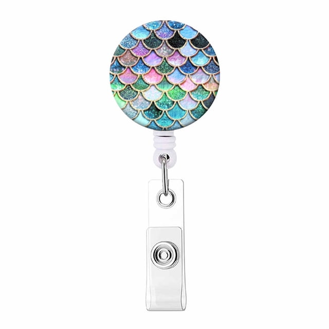 Moins de 5 Bureau&Artisanat&Papeterie 1 Pce Badge Rétractable Robuste d'Un Diamètre de 3,2 cm, Présentant un Motif d'Écailles de Sirène Multicolore sur le Boîtier Rond en Plastique ABS. Comprend une Sangle en Plastique Transparent et un clip en Métal pour une Fixation Polyvalente aux Ceintures, Poches Ou Sacs. Idéal pour Tenir des Cartes de Nom Ou des badges d'Identité pour des Professionnels comme des Infirmières, des Enseignants Ou le Personnel de Bureau.