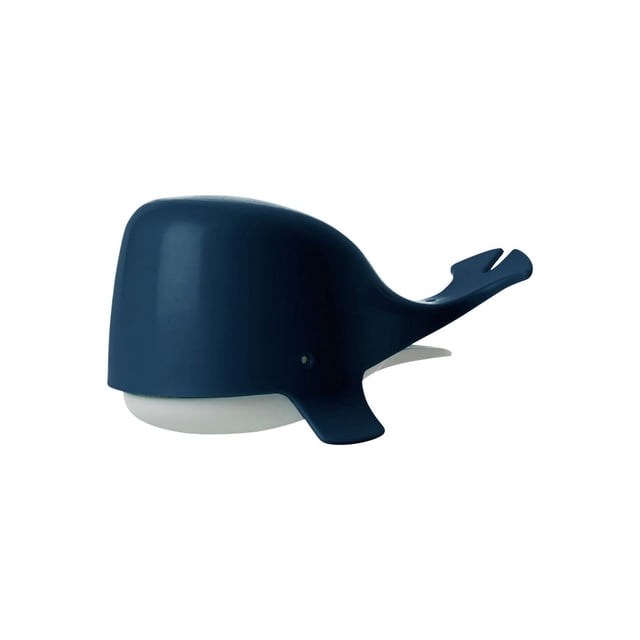 Boon Jouet de Bain Chomp Hungry Whale en Bleu Foncé avec une Mâchoire Souple et Blanche, Montré Latéral sur Fond Blanc, Conçu pour Ouvrir la Bouche en Pressant la Queue-Aileron pour Attraper des Créatures Marines Incluses, Favorisant la coordination Oeil-Main pour Nourrissons de 10 Mois et Plus.