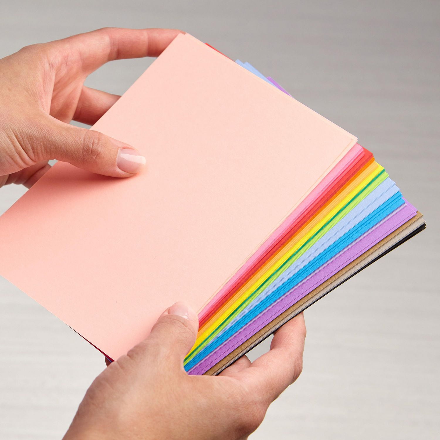 Papier cartonné Astrodesigns couleurs assorties, paquet de départ, 4,5 po x 6,5 po, 65 lb, 72 feuilles