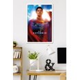 thumbnail image 2 of DC Studios Superman (2025) - Gros plan sur une feuille, 2 of 3