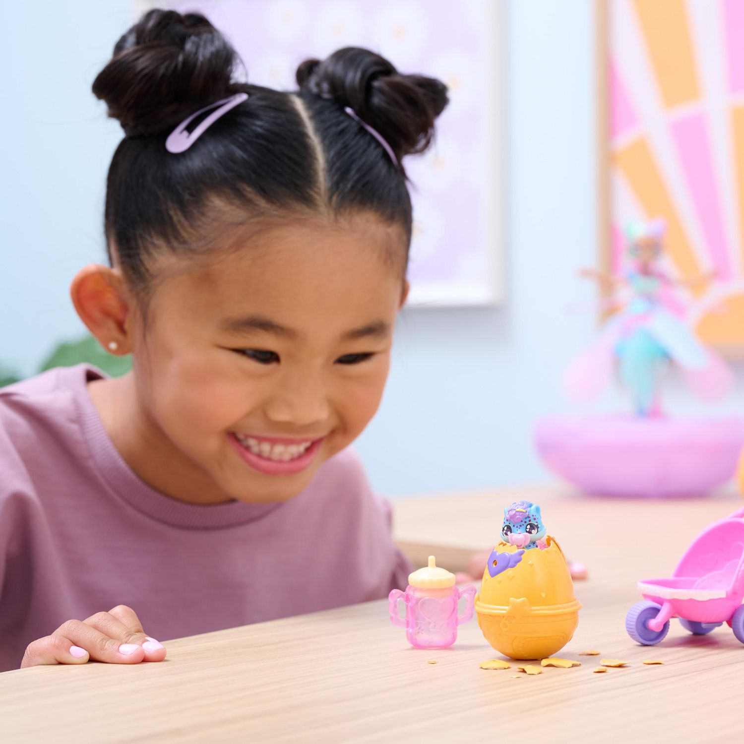 Hatchimals Alive, Hatch N' Stroll Playset avec poussette et 2 mini figurines dans des œufs qui éclosent tout seuls, jouets pour enfants pour filles et garçons, à partir de 3 ans