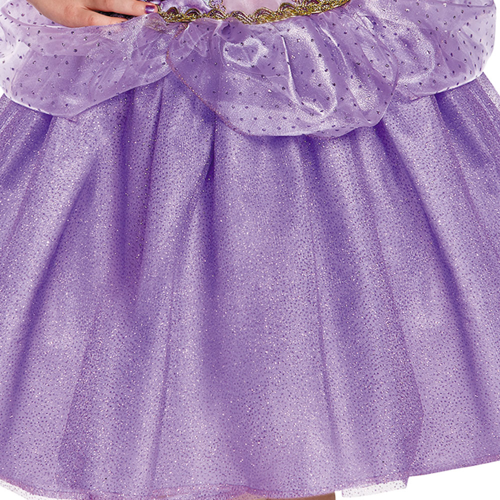 Le costume classique de « Raiponce » emmêlé de l’enfant fille