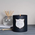 thumbnail image 4 of Manly Indulgence Bougie en Pot Parfumée Pin Noir et Mousse de Chêne, Moyen, Gris, 4 of 4