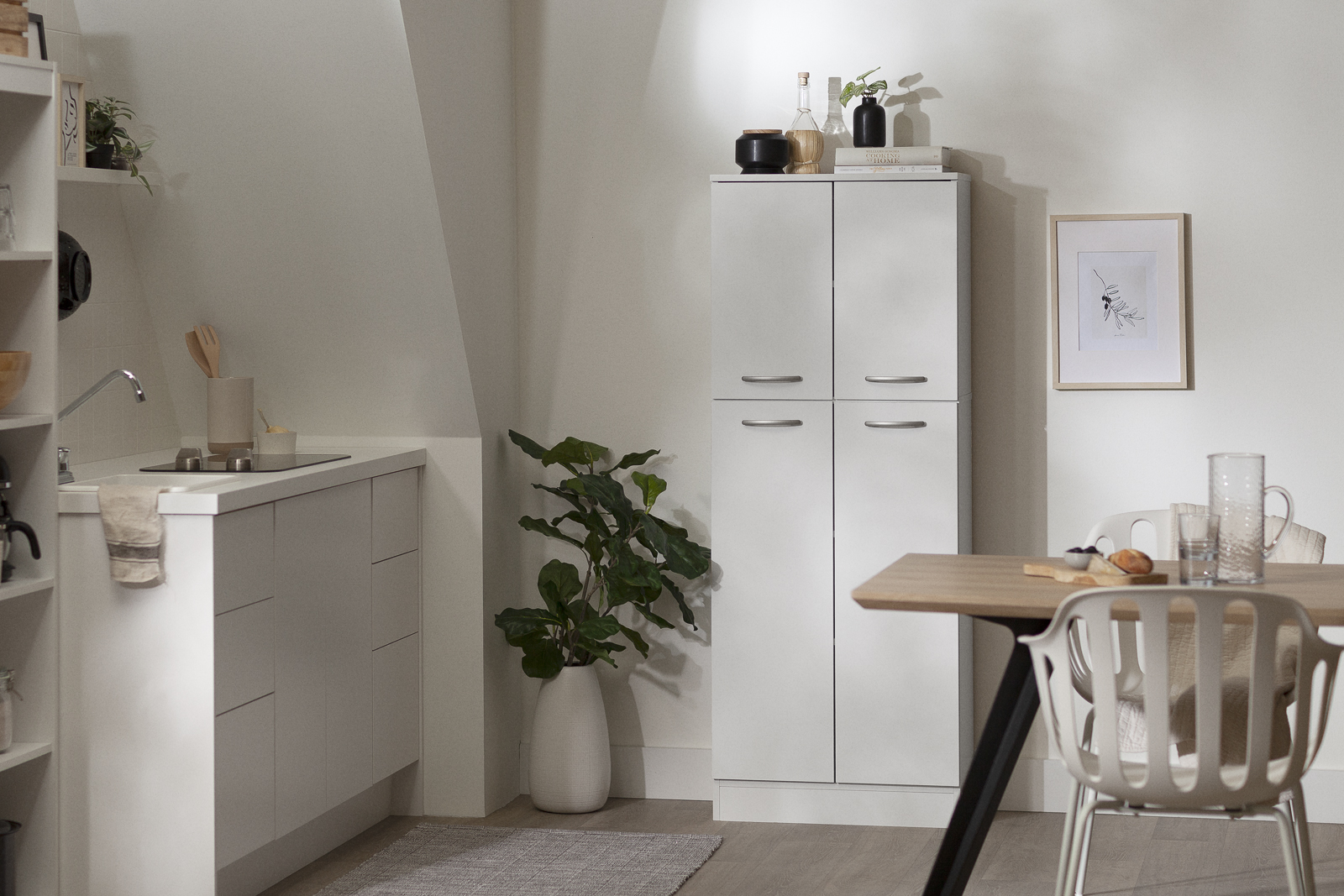 Garde-manger 4 portes, fini Blanc solide, collection Axess de Meubles South Shore