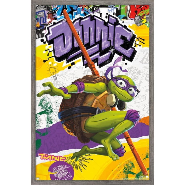 Les Tortues Ninja : Mutant Mayhem - Affiche Murale Donatello, 22,375 Po x 34 Po, Représentant Donatello en pose Accroupie Portant un Masque Violet et des Lunettes, Tenant un Bâton orange bo, sur un Fond de Style Graffiti Coloré avec accents Jaunes, Violets et Verts, Imprimée sur Papier Lustré, Convient à la Décoration Murale de Chambre Ou de Bureau.
