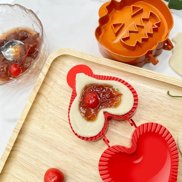 Lucare Pie Reusable 3D Multifunctional Mini Dumpling Cookie Dumpling Making compatible with Machine Manual Heart Shape Ravioli Dumpling Kitchen round Stainless Steel Dumpling Sandwiches And