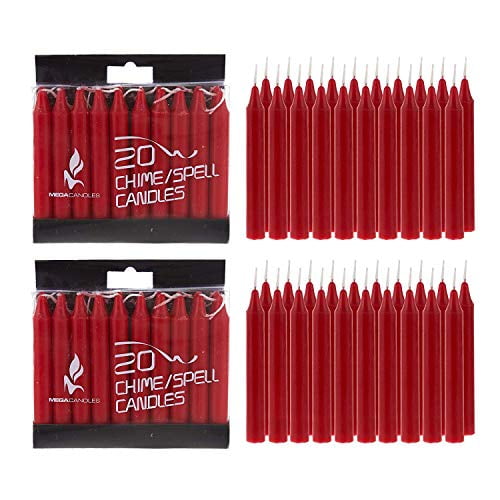 Mega Candles 40 Pcs mini Bougies Coniques Rouges Non Parfumées, Chaque Bougie Mesurant 4 Pouces de Hauteur et 1/2 Pouce de Diamètre. l'Image Montre Deux Paquets de 20 Bougies Chacun, Soigneusement Disposées avec des Bouts Pointus, Idéales pour la Déco de la Maison, les Rituels, les Sorts, les Carillons et les Jeux de Cire.