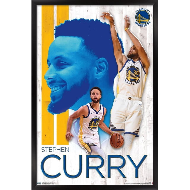 NBA Golden State Warriors - Stephen Curry Affiche Murale 19, 22,375 Pouces x 34 Pouces Encadrée Présentant Deux Photos d'Action de Stephen Curry en Blanc Golden State Warriors jersey Numéro 30, un Dribble et un Tir, sur Fond de Planches de Bois Blanches avec une Grande silhouette Bleue de Sa Tête, des Rayures Verticales Jaunes et le logo des Warriors dans le Coin Supérieur Droit. Cette Affiche Encadrée Est Idéale pour les Pièces à Thème Sportif, les Bureaux Ou les Dortoirs.