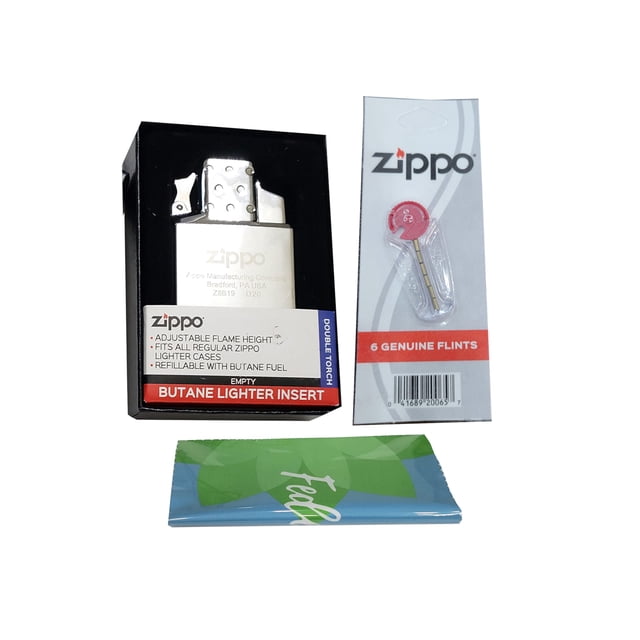 Zippo Double Torch Lighter Insert (65827) displayed in a black glossy gift box, featuring an adjustable blue flame that can reach up to 2,300°F (1,260°C). Compatible with regular Zippo lighter cases (excluding Slim, Armor, and 1935 Replica cases). Includes six genuine Zippo flint dispensers for optimal performance and a microfiber cleaning cloth for maintaining the insert's shine. Suitable for camping and outdoor activities.