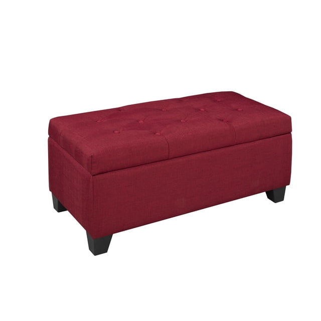 Rangement Capitonné Ottoman, Rouge, Présenté sous un angle 3/4 avec une Forme Rectangulaire et des Pattes Noires Évasées. Rembourré en Tissu Rouge avec Capitonnage à Boutons sur le Dessus Rembourré, Offre un Rangement Caché et Sert d'Assise Supplémentaire Ou de Dessus de Table dans les Meubles de Salon.