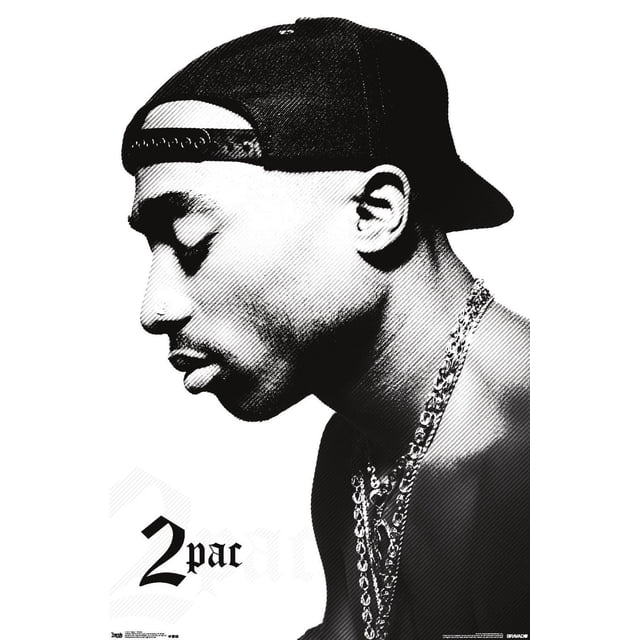 Tupac - Affiche Murale Profil, 22,375 Po x 34 Po Présentant un Profil Latéral Noir et Blanc d'Un Homme Portant une Casquette de baseball Noire et des Colliers à Chaîne Superposée, avec Texte Gothique « 2Pac » sur Fond Blanc, Imprimée sur Papier d'Affiche Lustré, Convient à la Décoration Murale de la Maison Ou du Bureau.