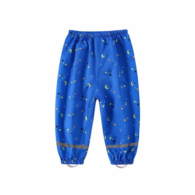 Sentmoon Pantalon de Pluie pour Garçons avec Capuchon, Taille Élastique, Pantalon Imperméable pour Garçons avec Imprimé, Pantalon de Randonnée Toutes Saisons pour la Randonnée, le Randonnée et le Voyage 10 Ans. Ces Pantalons Imperméables Bleus Présentent un Imprimé Ludique de Lune et d'Étoile, une Taille Élastique et des Poignets aux Chevilles pour un Ajustement Sécuritaire. Conçus pour les Activités de Plein Air par Tous les Temps.