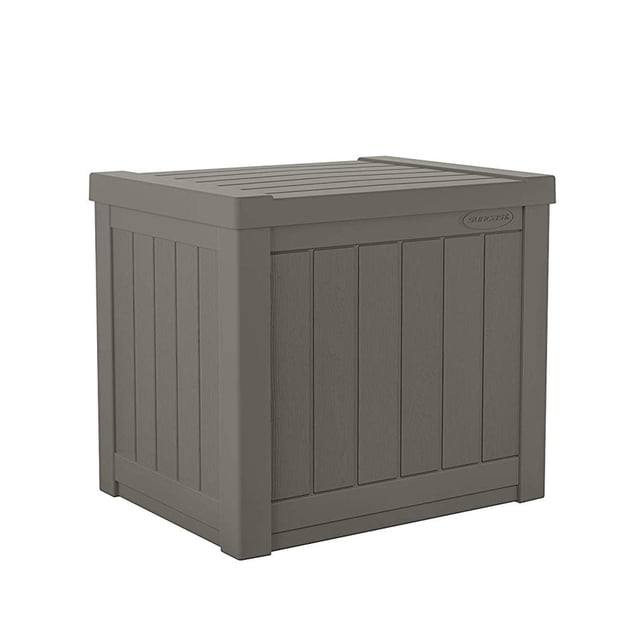 Suncast SS500ST Petit Coffre de Terrasse en Résine de 22 Gallons pour l'Extérieur, Couleur Pierre. Ce Coffre compact et durable en Résine Présente un Couvercle à Charnière pour un Accès Facile et une Capacité de 22 Gallons, Idéal pour Ranger des Coussins de Terrasse, des Outils de Jardinage Ou des Articles d'Intérieur comme des Bottes et des Gants. Sa Conception Neutre Complète Divers Décors, et Sa construction Légère Permet un Réarrangement Facile. Convient à une Utilisation Intérieure et Extérieure, avec des dimensions Extérieures de 17 x 22 x 19,5 Pouces.