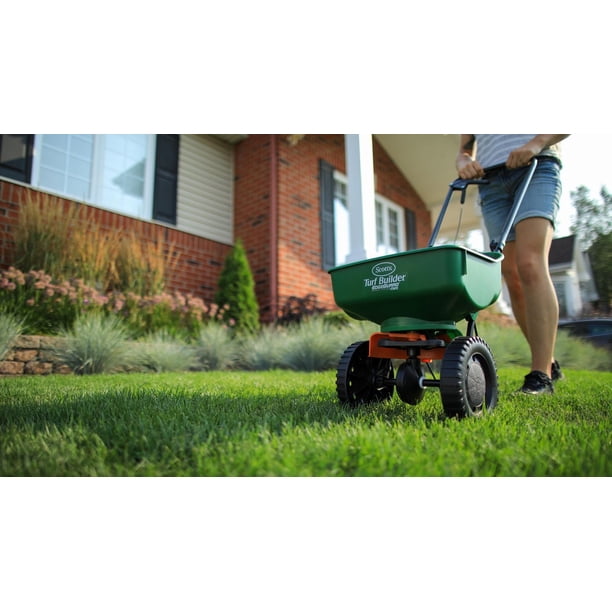 Scotts Turf Builder Mini Edgeguard Broadcast Spreader - Walmart.ca