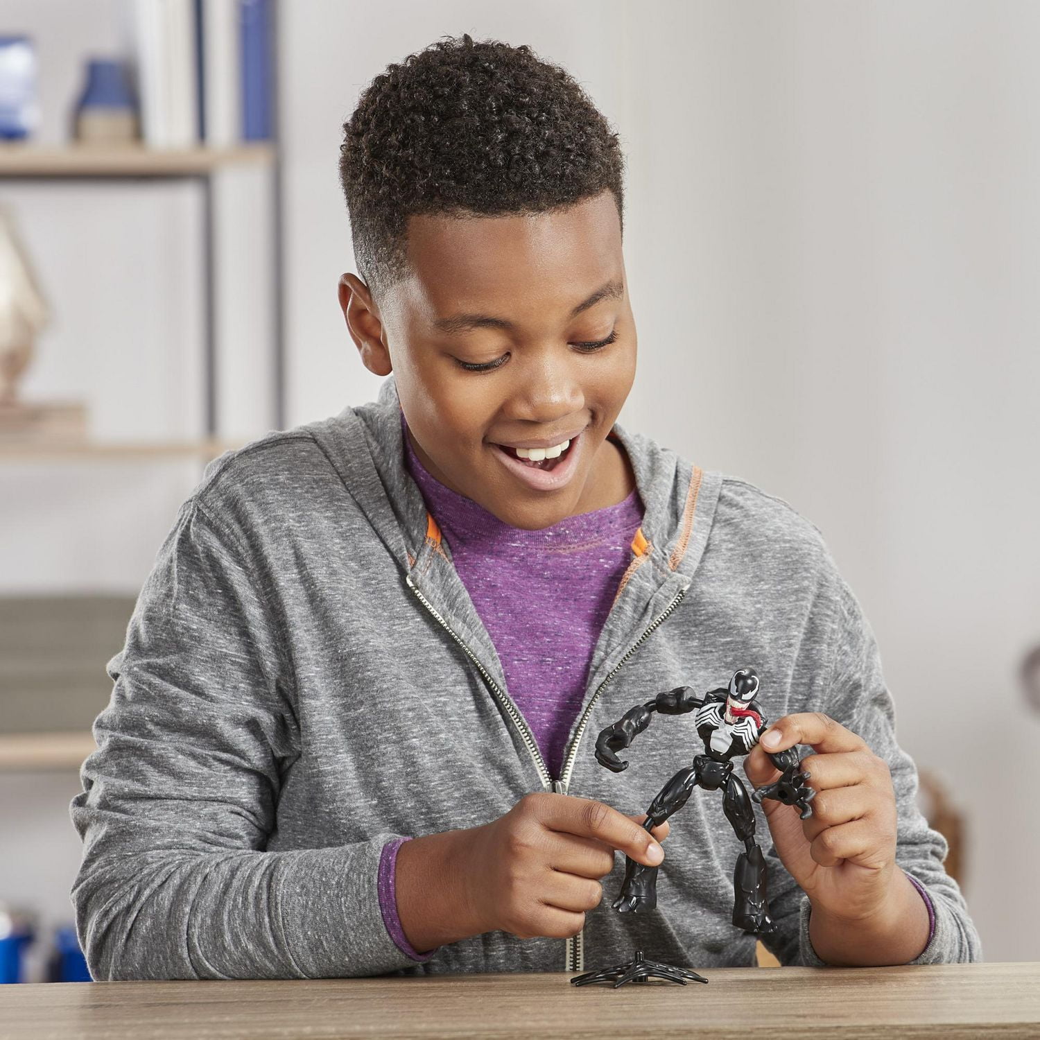 Marvel Spider-Man Bend and Flex - Figurine flexible Venom de 15 cm, incluant accessoire, pour enfants à partir de 6 ans