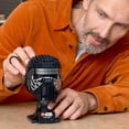 thumbnail image 4 of LEGO Star Wars Le Casque de Kylo Ren , Ensemble de Modèle à Construire pour Adultes 75415, 4 of 6