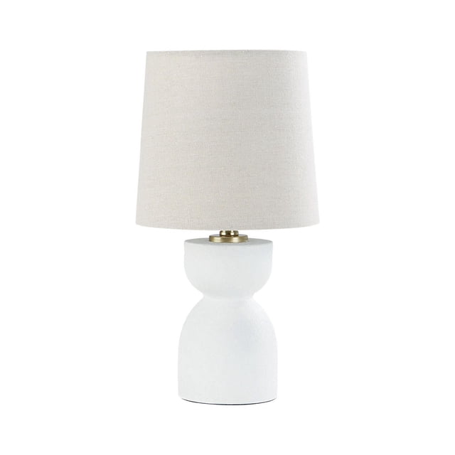 HOMETRENDS Lampe d'Accent avec une base en Sablier en Polyrésine Texturée Blanche et un Abat-Jour Effilé en Lin Couleur Gruau, avec Interrupteur à Pousser, Idéale pour Éclairer les tables d'Appoint, les Étagères Ou les Coins Lecture.