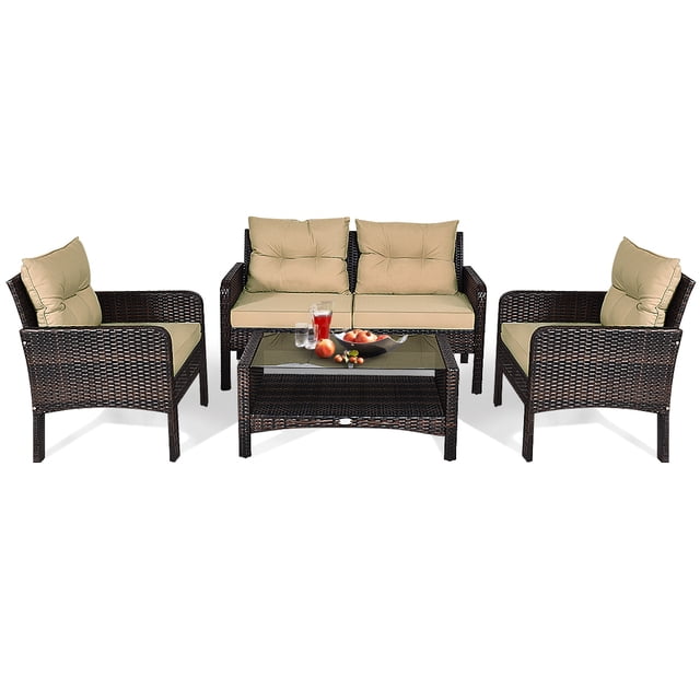 Patiojoy Ensemble de Conversation de Patio 4 Pcs Comprenant un Causeuse en Rotin Osier, Deux Chaises Simples et une table Basse avec Dessus en Verre Trempé. l'Ensemble Comprend des Coussins Beiges avec Housses Amovibles pour un Nettoyage Facile. la table Basse a une Tablette Inférieure pour un Rangement Supplémentaire. Conçu pour une Utilisation Extérieure dans les Cours Arrière, les Vérandas, les Jardins Ou les Zones au Bord de la Piscine.