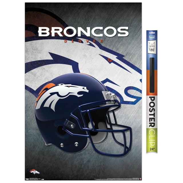 NFL Broncos Denver Denver Broncos - Affiche Murale de Casque 16, 22,375 Po x 34 Po Montrant un Profil Latéral d'Un Casque de football Bleu Marine avec le logo du Cheval Blanc et orange des Denver Broncos, sur Fond Gris Texturé avec un Grand Emblème Délavé des Broncos et le Texte « » en Blanc et orange, Incluant un clip d'Affiche de 24 Po pour une Suspension Facile.