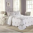 thumbnail image 1 of MODERN HEIRLOOM Collection Couvre-Lit Rempli de Coton Gwen, Grand Lit, 102 par 118 Pouces, Blanc, 1 of 4