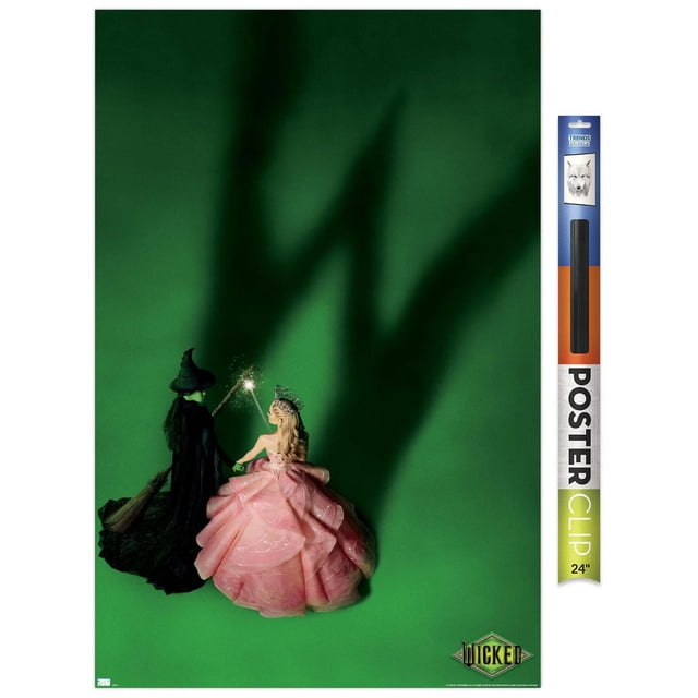 Wicked - Affiche Murale Teaser en une Feuille, 22,375 Po x 34 Po Montrant Deux Personnages sur un Fond Vert. une Sorcière Noire avec un Chapeau Pointu et un Balai Jette un Sort Étincelant d'Une Baguette Tout en Se Tenant la Main avec une Femme blonde en Robe Rose Superposée et un Tiare. Leurs Ombres Forment un Grand « W » sur le Fond. Imprimée sur du Papier Lustré, Cette Affiche Légère Est Facile à Accrocher et Convient à la Déco de Chambre, Bureau Ou Dortoir.