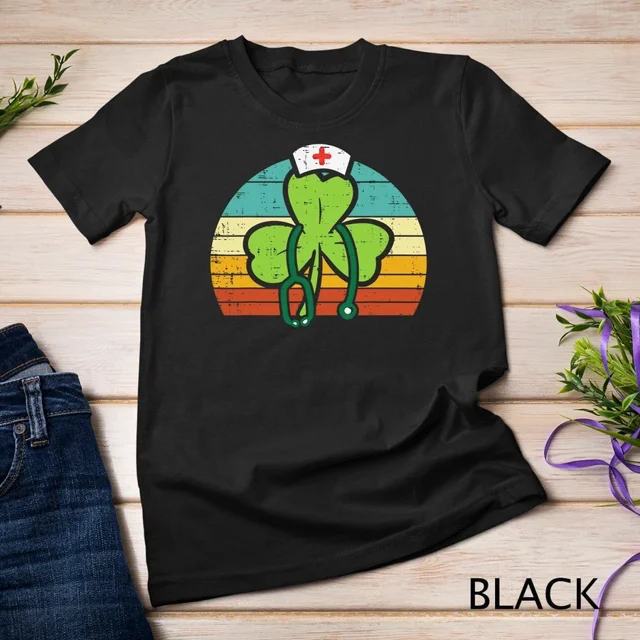 Chandail Graphique Médical Rétro de la Saint-Patrick avec Stéthoscope d'Infirmière Trèfle, pour Unisexe jusqu'à 3TG